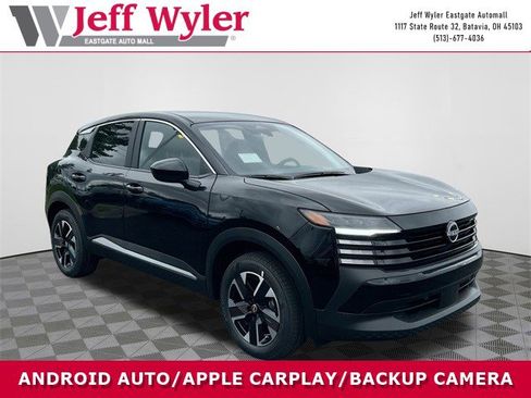 Used 2025 Nissan Kicks SV image 1