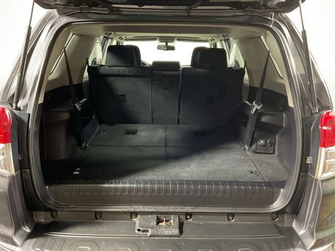 Used 2011 Toyota 4Runner SR5 w/ Convenience Pkg AWD/4WD image 14
