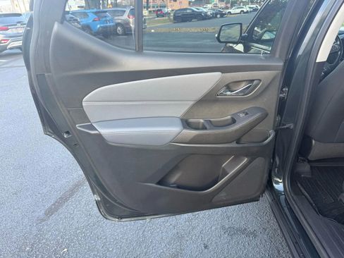 Used 2020 Chevrolet Traverse LT image 29
