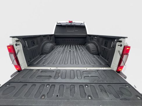 Used 2022 Ford F350 Platinum w/ FX4 Off-Road Package AWD/4WD image 7