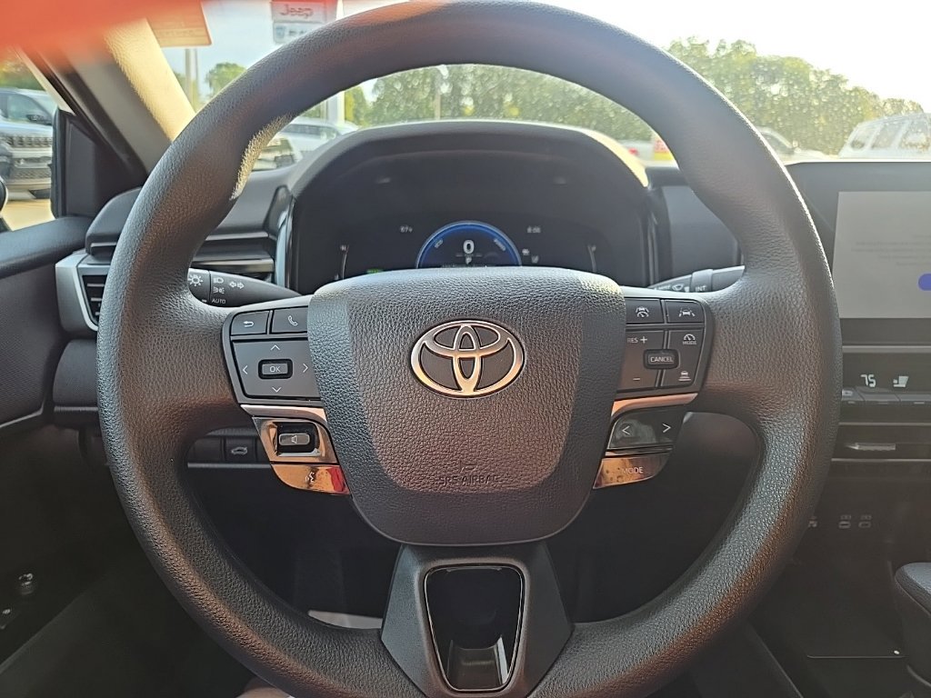 Used 2025 Toyota Camry LE FWD image 11