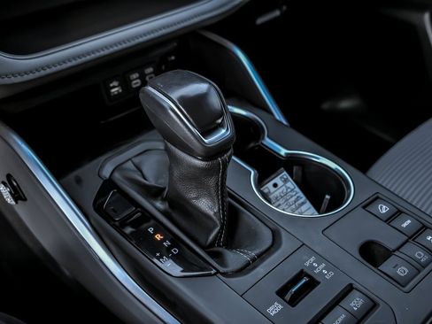 Used 2023 Toyota Highlander LE image 24