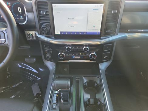 Used 2021 Ford F150 Lariat w/ Max Trailer Tow Package image 16