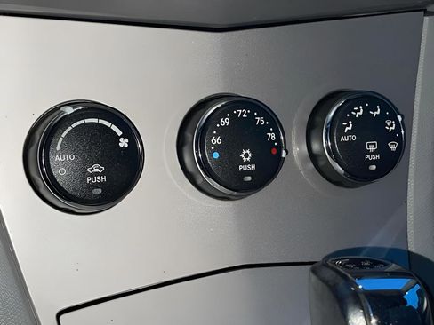 Used 2008 Chrysler Sebring Touring w/ Electronics Convenience Group image 20