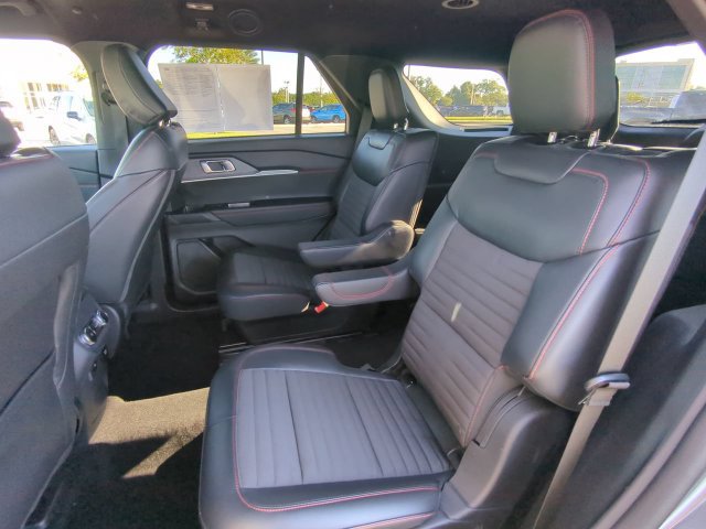Used 2025 Ford Explorer ST-Line w/ Premium Package RWD image 17