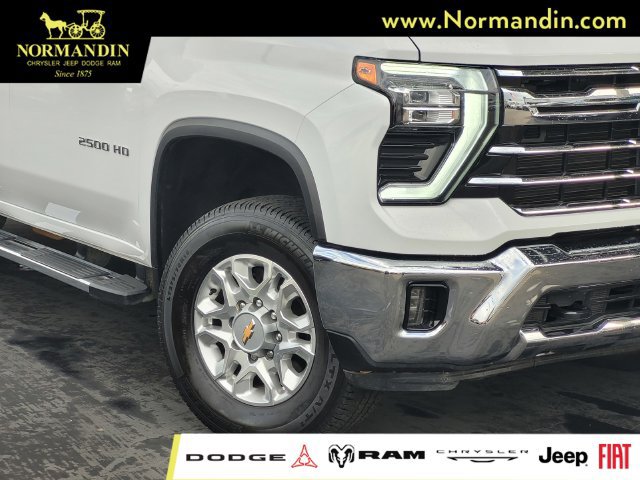 Used 2025 Chevrolet Silverado 2500 LTZ AWD/4WD image 5