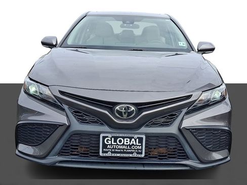 Used 2021 Toyota Camry SE w/ Cold Weather Package image 2