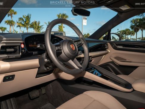 Used 2025 Porsche Macan 4 Electric image 6