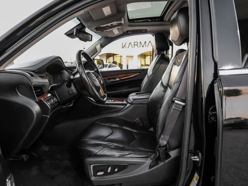 Used 2015 Cadillac Escalade Luxury image 31