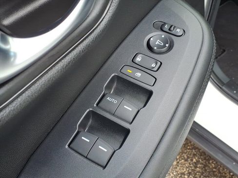 Used 2023 Honda HR-V LX image 15