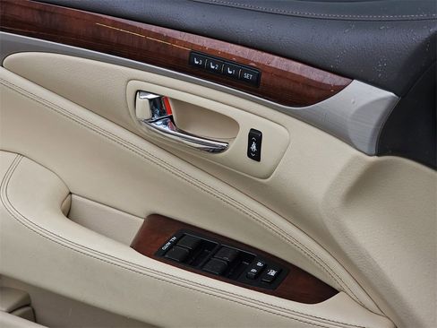 Used 2014 Lexus LS 460 w/ Comfort Package image 32