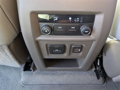 Used 2021 Chevrolet Traverse LT w/ LT Premium Package image 9