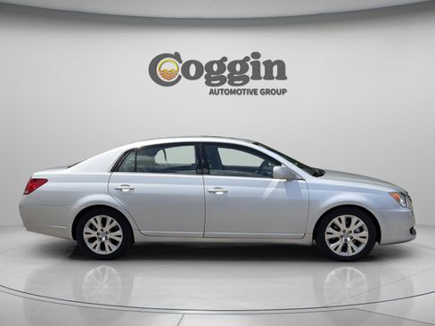 Used 2009 Toyota Avalon XL FWD image 5