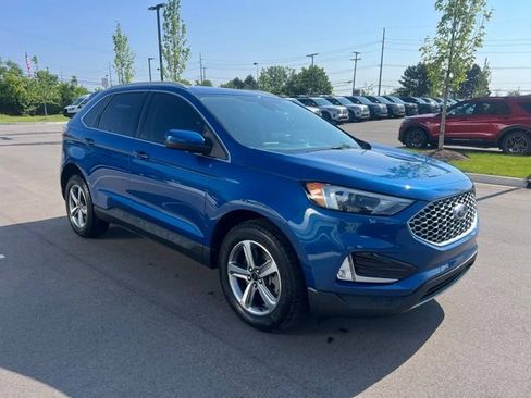 Used 2024 Ford Edge SEL w/ Convenience Package AWD/4WD image 3