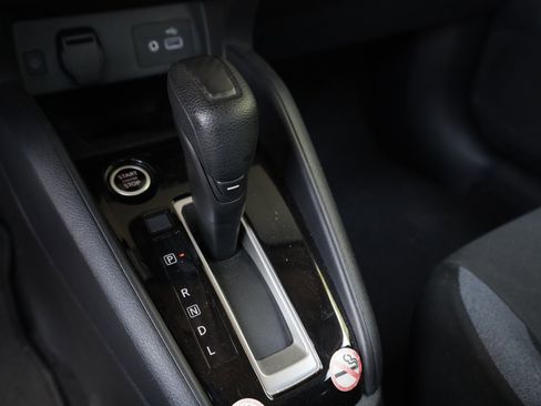 Used 2024 Nissan Versa SV FWD image 10