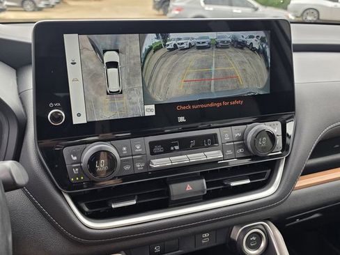 Used 2024 Toyota Grand Highlander AWD image 12