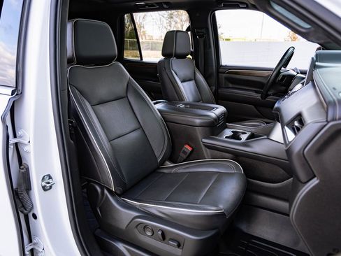 Used 2021 Chevrolet Tahoe Premier w/ Premium Package image 26