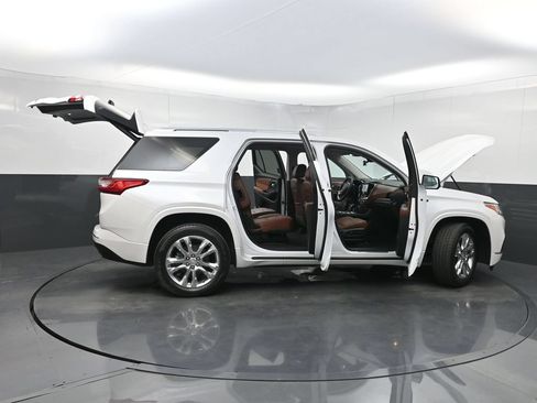 Used 2021 Chevrolet Traverse High Country FWD image 38