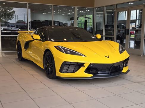 Used 2025 Chevrolet Corvette Stingray Preferred Cpe w/ Z51 Performance Package RWD image 3