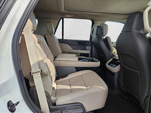 Used 2024 Lincoln Navigator Reserve AWD/4WD image 18
