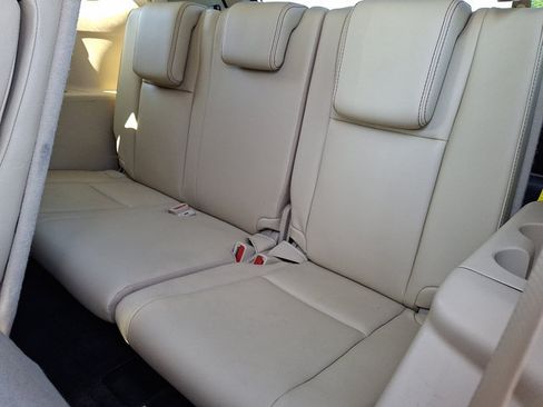 Used 2018 Toyota Highlander XLE w/ Carpet Mat Package (TMS) AWD/4WD image 12