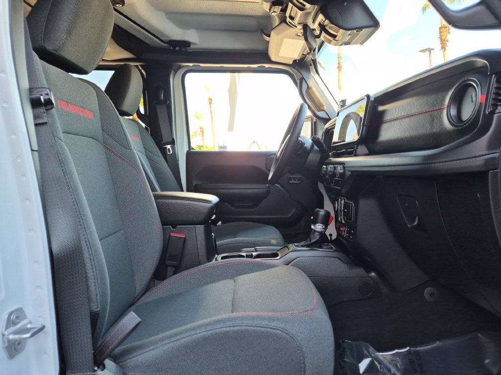 Used 2025 Jeep Wrangler Unlimited Rubicon AWD/4WD image 17