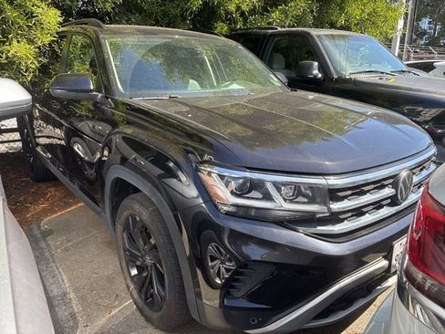 Used 2023 Volkswagen Atlas SE w/ Panoramic Sunroof Package image 2