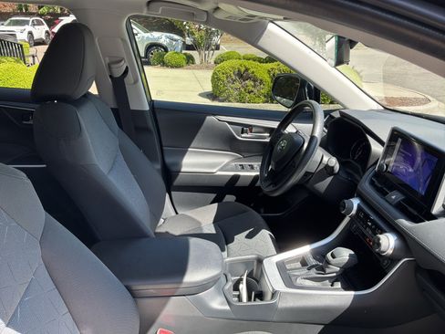 Used 2025 Toyota RAV4 XLE w/ Convenience Package image 33