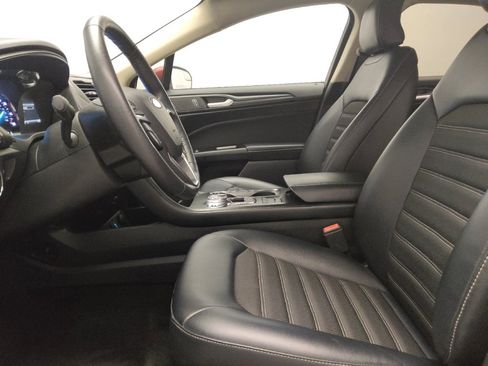 Used 2018 Ford Fusion SE w/ Equipment Group 201A FWD image 17