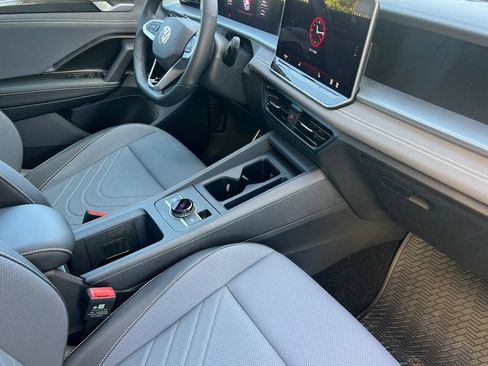 Certified 2026 Volkswagen Tiguan SE R-Line AWD/4WD image 16