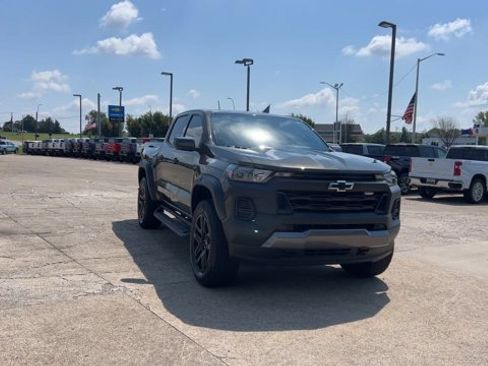 Used 2025 Chevrolet Colorado Trail Boss AWD/4WD image 3