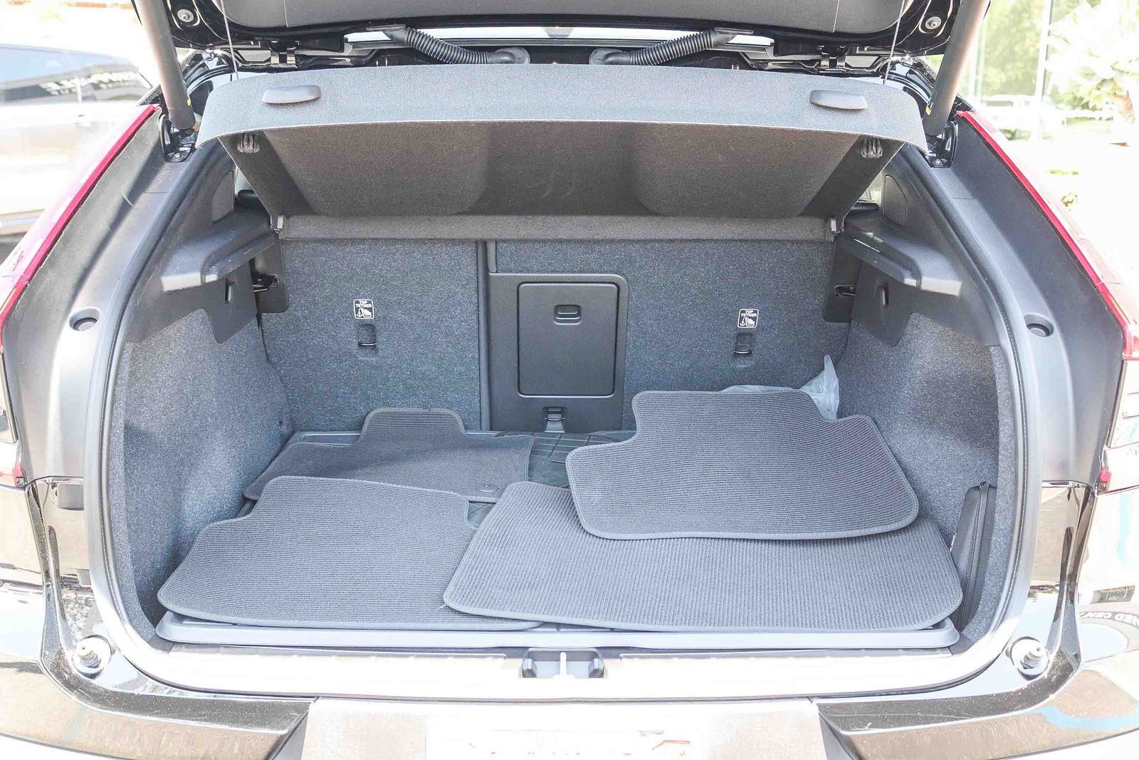 Used 2023 Volvo C40 P8 Recharge Plus w/ Protection Package Premier AWD/4WD image 28