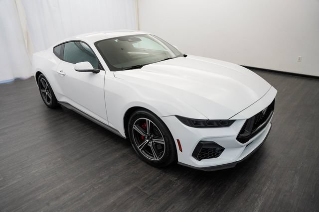 Used 2025 Ford Mustang Coupe RWD image 2