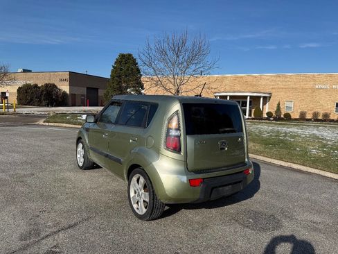 Used 2010 Kia Soul ! image 3