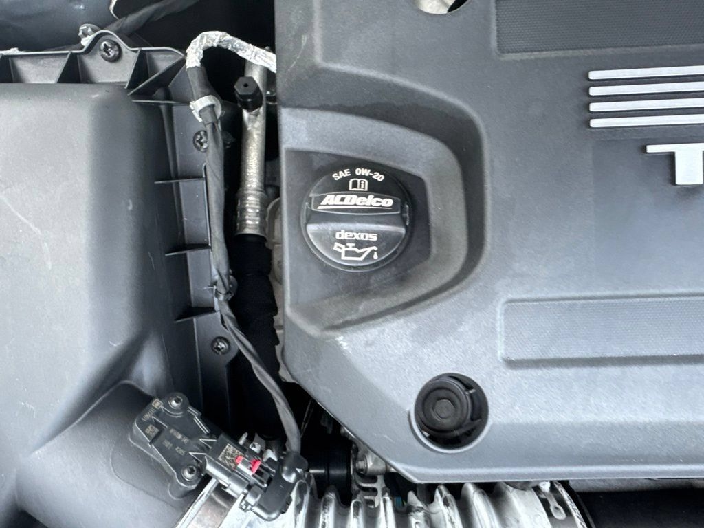 Used 2024 Cadillac XT4 Luxury w/ Cold Weather Package FWD image 31