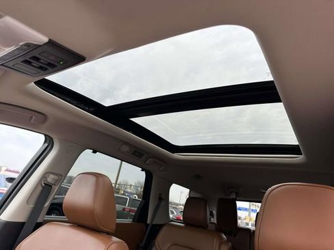 Used 2025 Nissan Pathfinder Platinum image 14