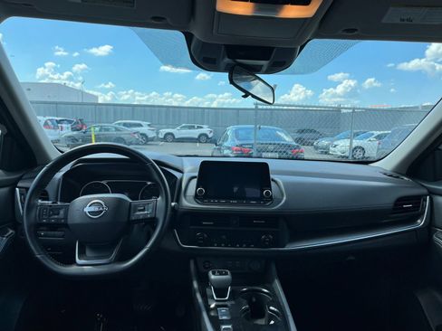 Used 2025 Nissan Rogue SV FWD image 30