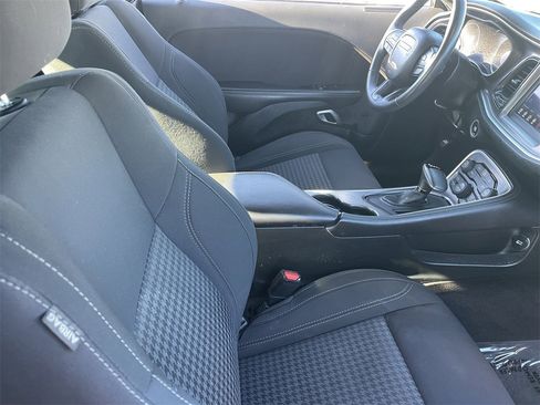 Used 2019 Dodge Challenger SXT image 10