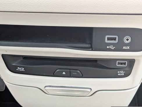 Used 2017 Chrysler Pacifica Touring-L Plus w/ Advanced Safetytec Group FWD image 35