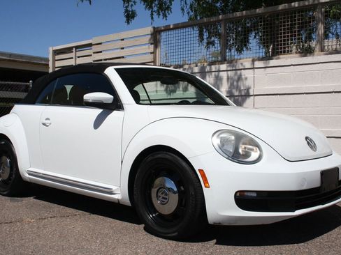 Used 2014 Volkswagen Beetle 1.8T image 3