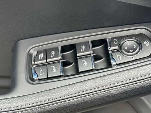 New 2025 Porsche Macan image 13