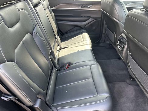 Used 2025 Jeep Grand Cherokee L Limited w/ Luxury Tech Group II AWD/4WD image 15