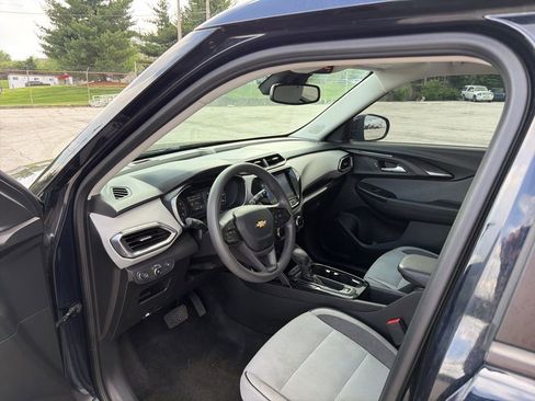 Used 2021 Chevrolet TrailBlazer LT w/ Convenience Package image 11