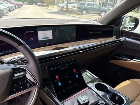 Certified 2025 Cadillac Escalade Premium Luxury w/ LPO, Floor Liner Package AWD/4WD image 24