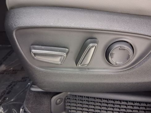 Used 2025 Toyota Sienna XLE w/ XLE Plus Package FWD image 44