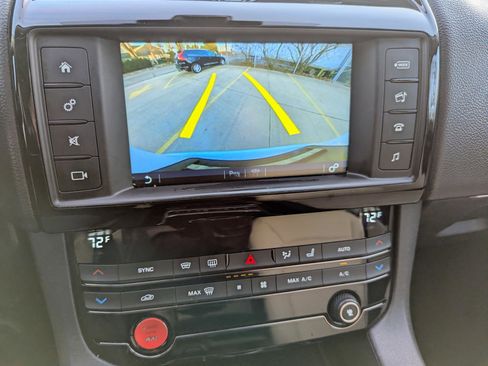 Used 2017 Jaguar F-PACE Premium image 19