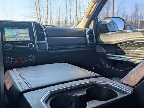 Used 2018 Ford Expedition Platinum AWD/4WD image 30