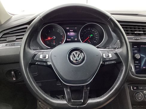Used 2018 Volkswagen Tiguan SE AWD/4WD image 33
