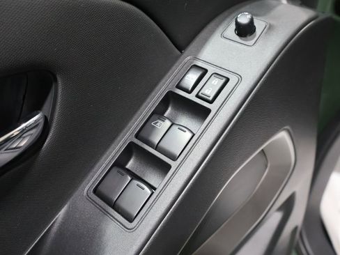 Used 2024 Nissan Frontier SV image 14