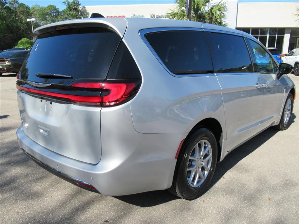 New 2026 Chrysler Pacifica Select FWD image 7